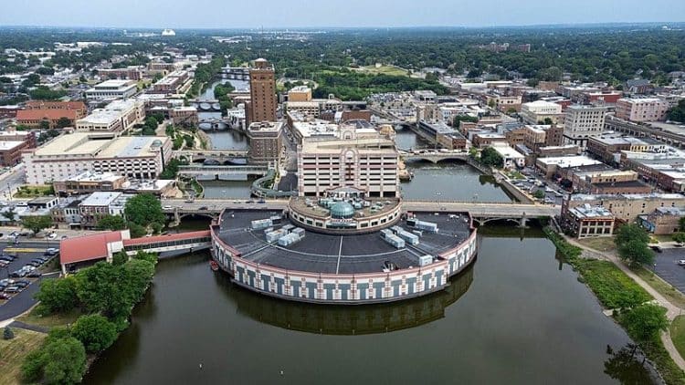 10 Famous Singers from Illinois - Singersroom.com