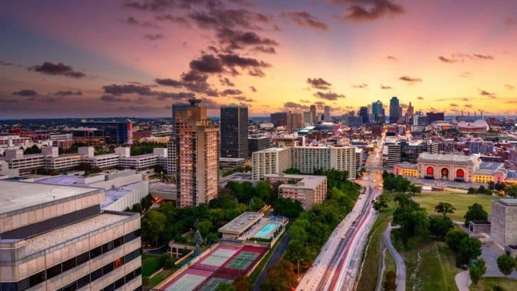 10 Famous Singers from Kansas