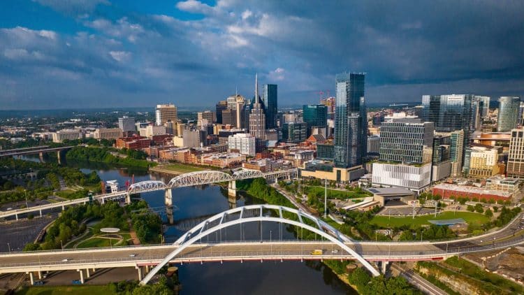 10 Famous Singers from Tennessee