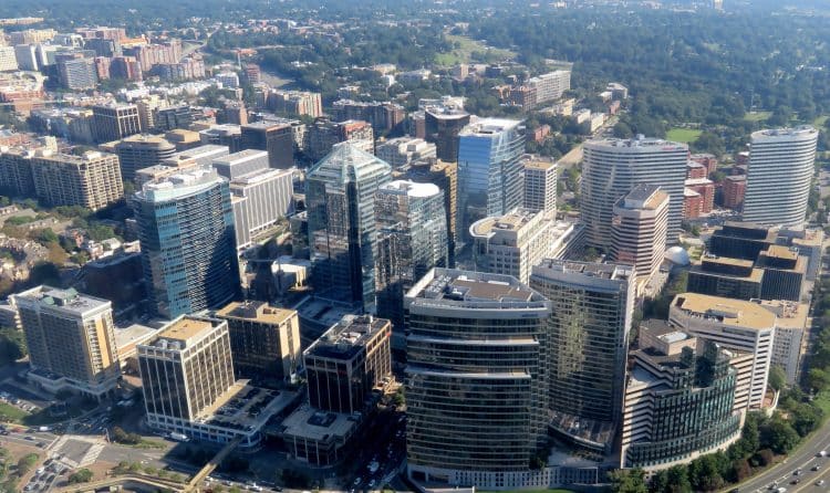 10 Famous Singers from Virginia