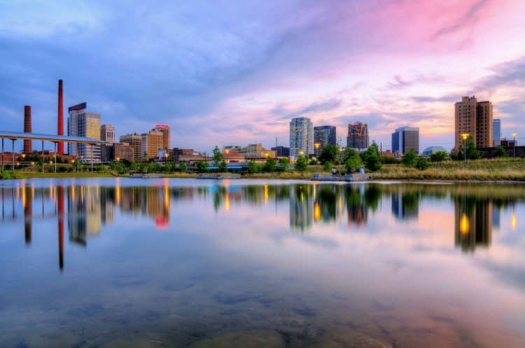 10 Famous Singers from Alabama