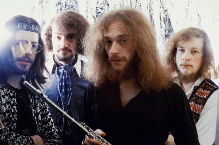 10 Best Jethro Tull Songs of All Time - Singersroom.com