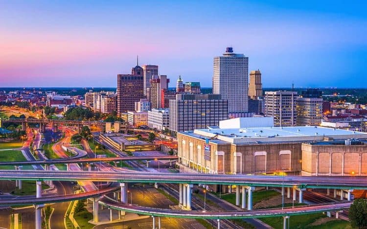 10 Famous Singers from Tennessee