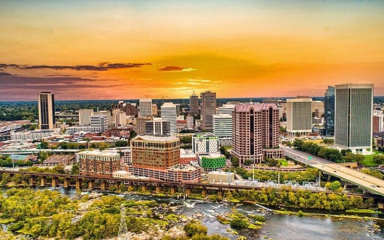 10 Famous Singers from Virginia