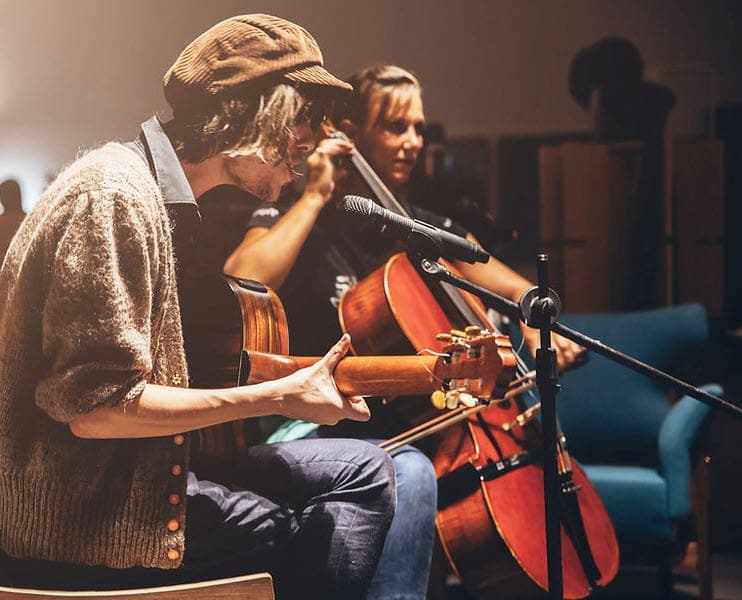 15 Best Folk Music Singers of All Time