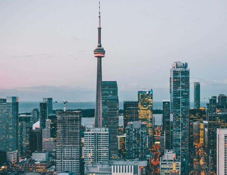 10 Famous Singers from Canada