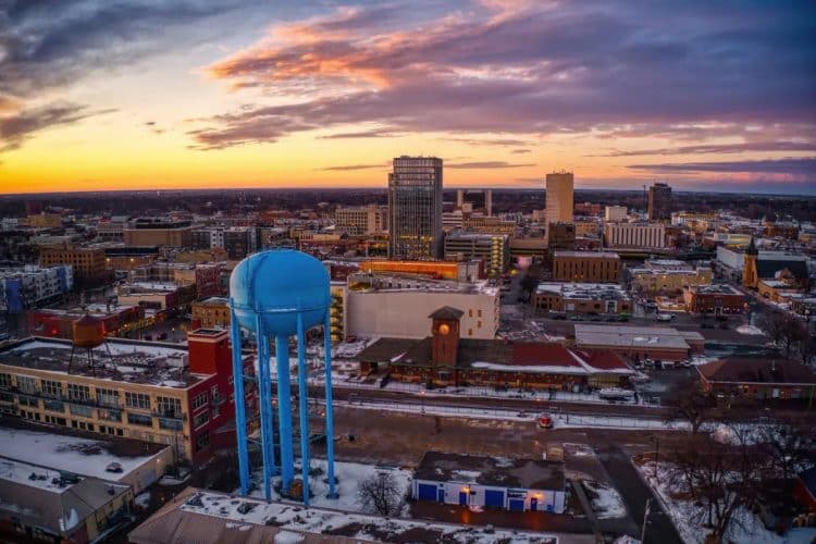 10 Famous Singers from North Dakota