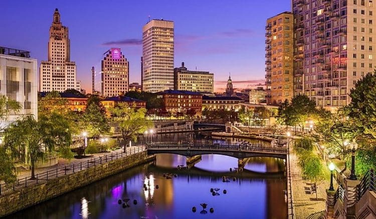 10 Famous Singers from Rhode Island