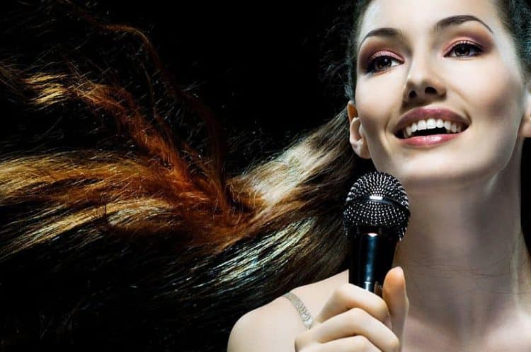 15 Best Female Singers of All Time