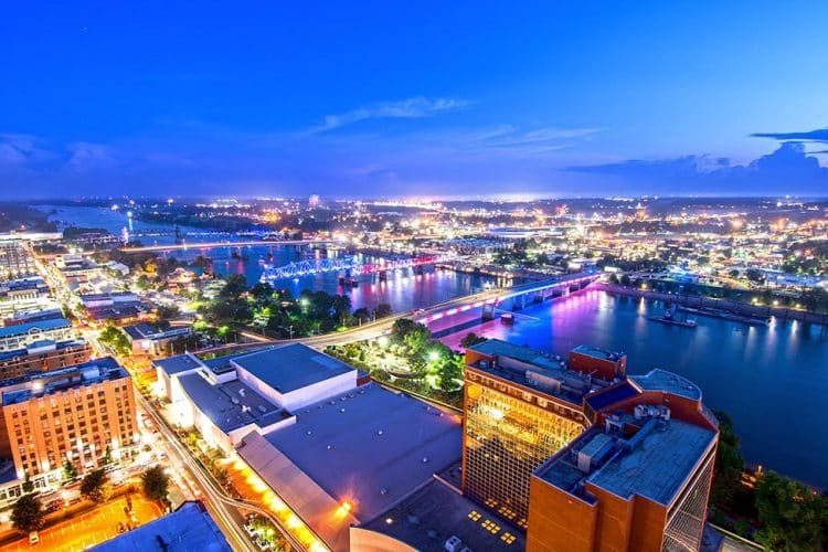 10 Famous Singers from Arkansas