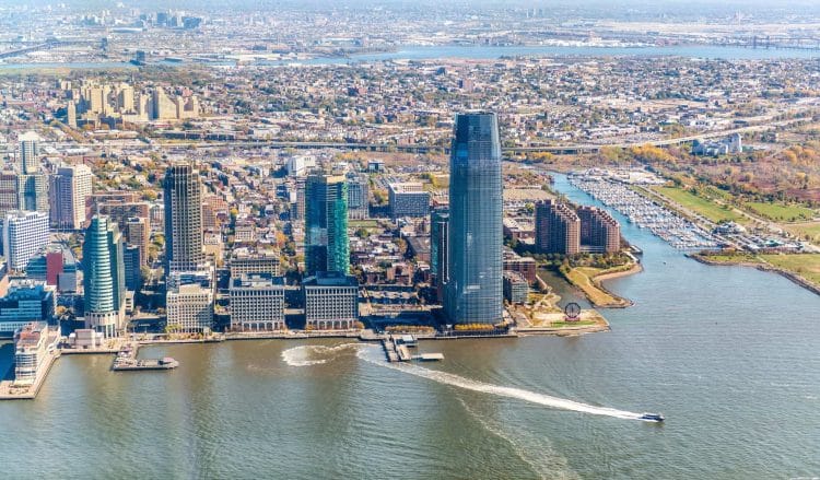 10 Famous Singers from New Jersey