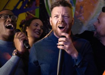 15 Best Karaoke Singers of All Time