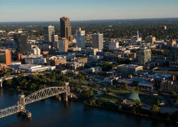 10 Famous Singers from Arkansas