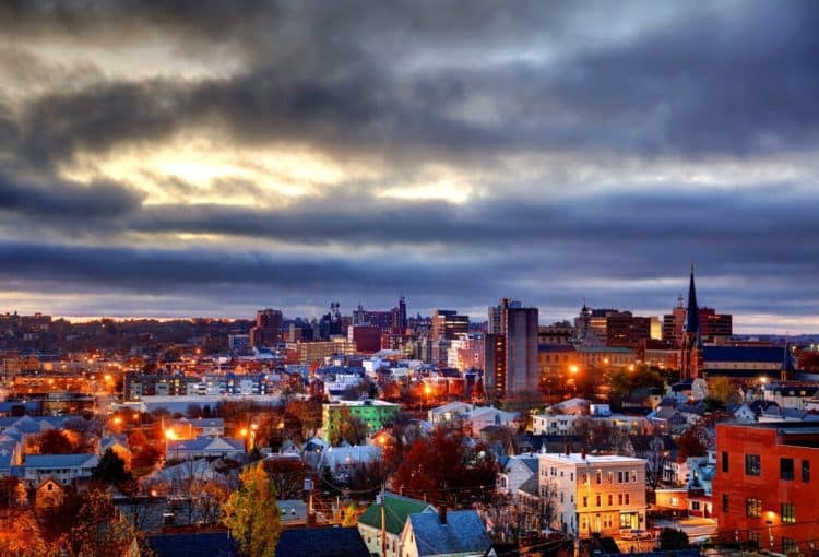 10 Famous Singers from Maine