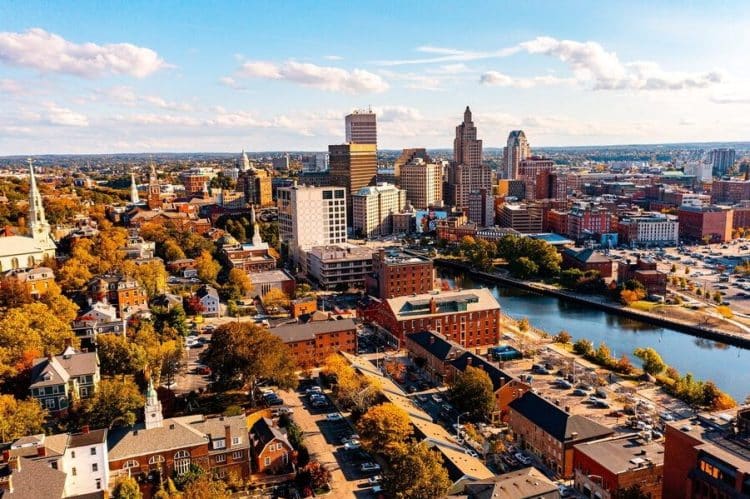 10 Famous Singers from Rhode Island