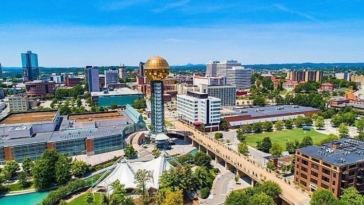 10 Famous Singers from Tennessee