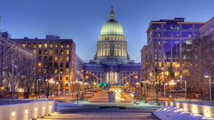 10 Famous Singers from Wisconsin