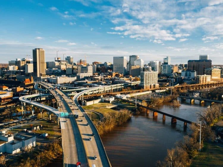 10 Famous Singers from Virginia