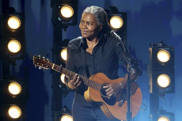 15 Best Folk Music Singers of All Time