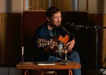 15 Best Folk Music Singers of All Time