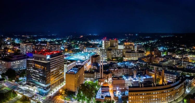 10 Famous Singers from Connecticut