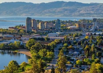 10 Famous Singers from Canada