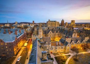 10 Famous Singers from Connecticut