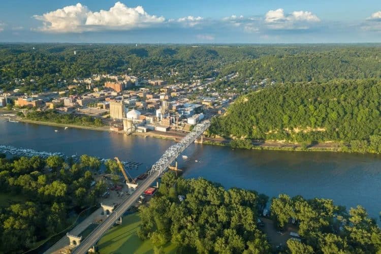 10 Famous Singers from Minnesota