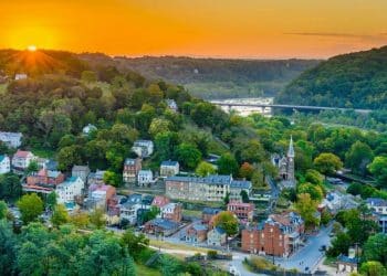 10 Famous Singers from West Virginia