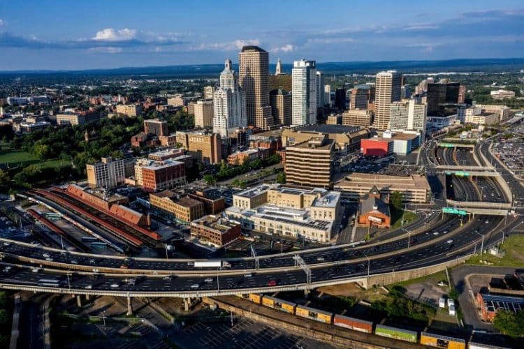 10 Famous Singers from Connecticut