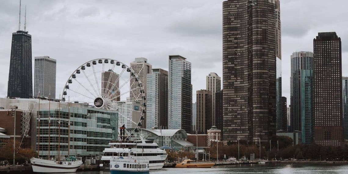 10 Famous Singers from Illinois