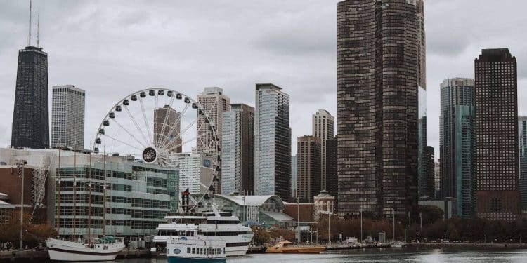 10 Famous Singers from Illinois