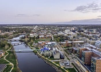 10 Famous Singers from Iowa