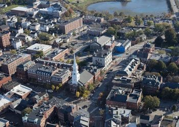 10 Famous Singers from New Hampshire