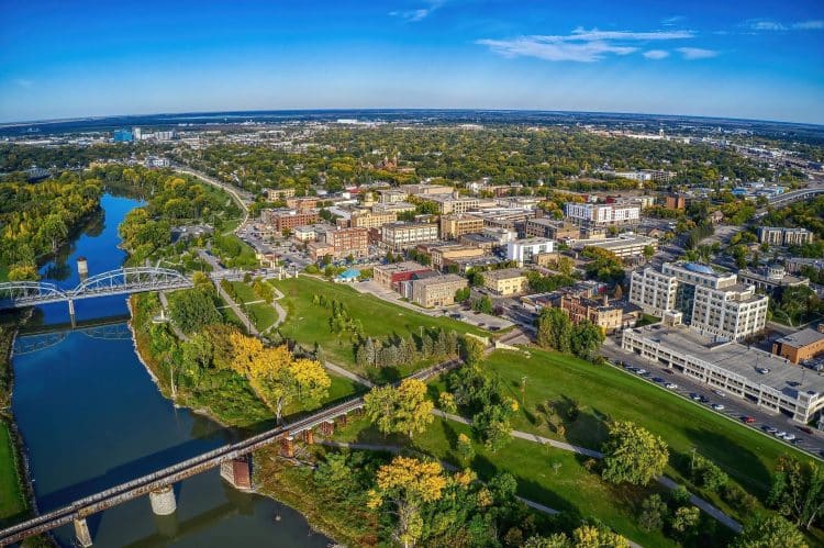 10 Famous Singers from North Dakota