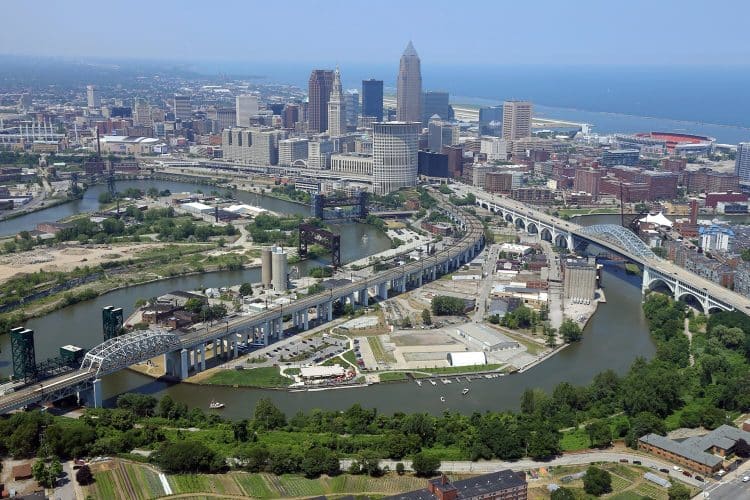 10 Famous Singers from Ohio