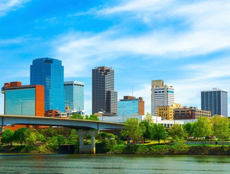 10 Famous Singers from Arkansas