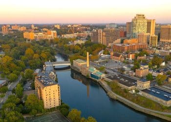 10 Famous Singers from Delaware