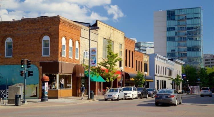 10 Famous Singers from Iowa