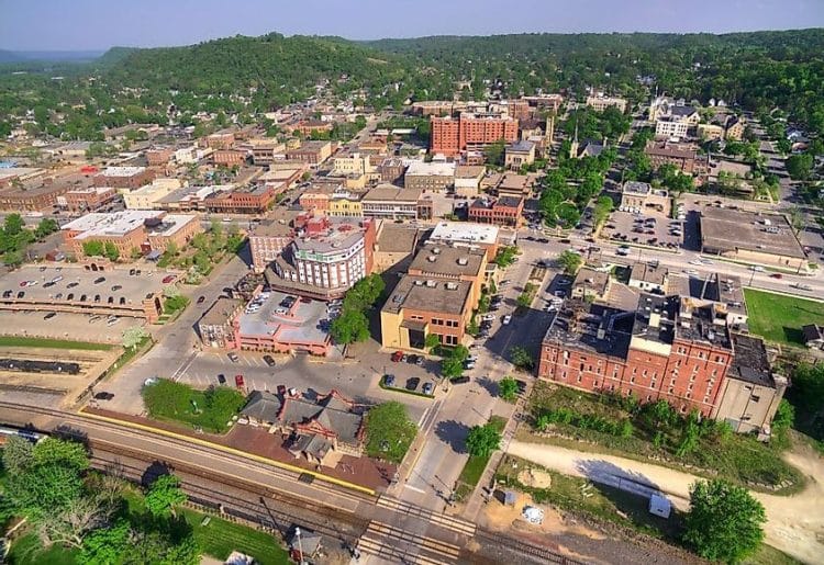 10 Famous Singers from Minnesota