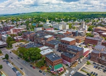 10 Famous Singers from New Hampshire