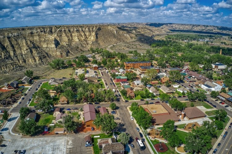 10 Famous Singers from North Dakota