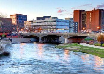 10 Famous Singers from South Dakota