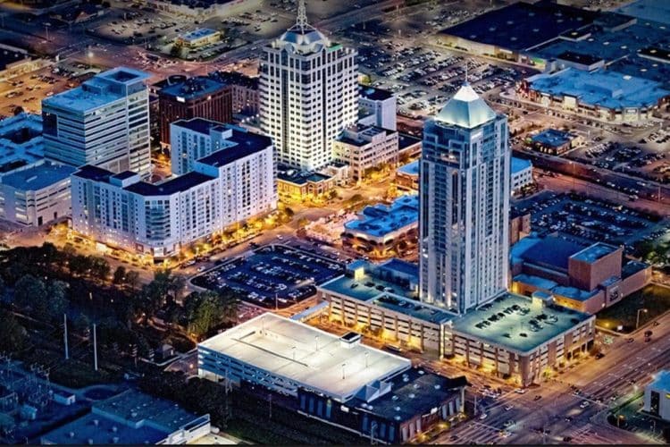 10 Famous Singers from Virginia