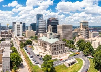 10 Famous Singers from Tennessee