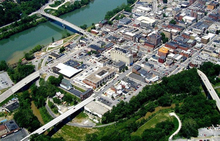 10 Famous Singers from West Virginia