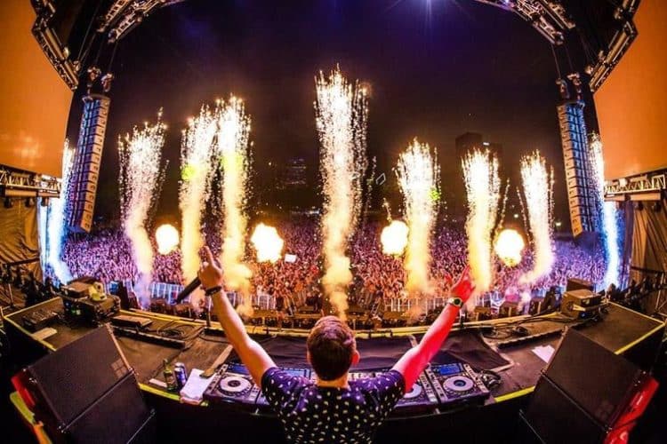 15 Best Electronic Music Songs of All Time