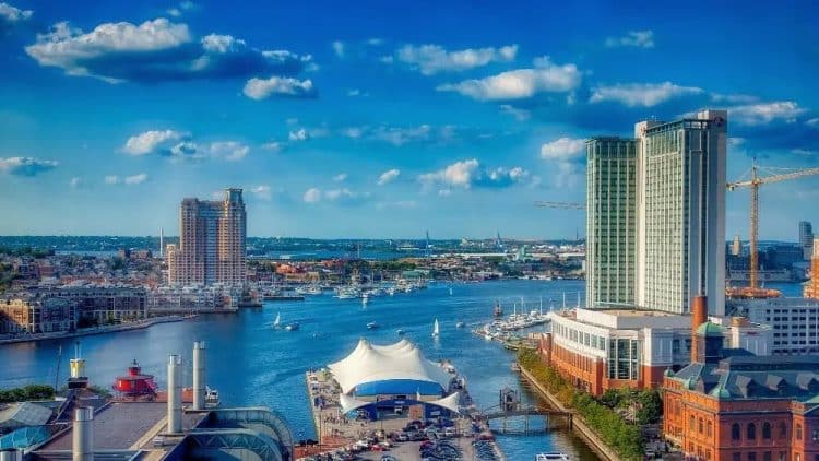 10 Famous Singers from Maryland