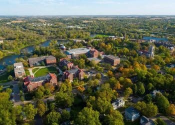 10 Famous Singers from Minnesota