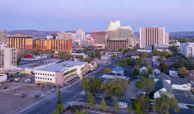 10 Famous Singers from Nevada